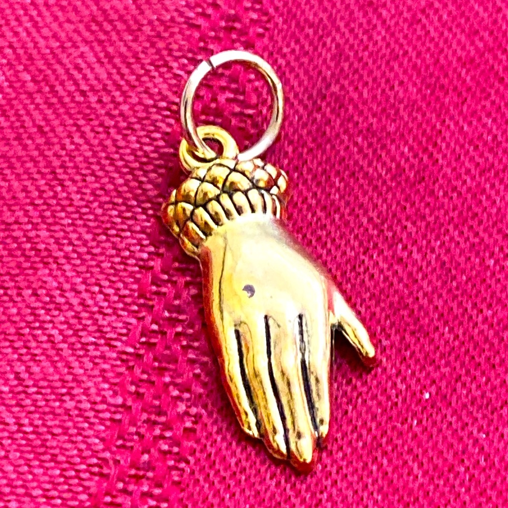 5/$10❤️❤️❤️NEW BRASS HAND CHARM PENDANT